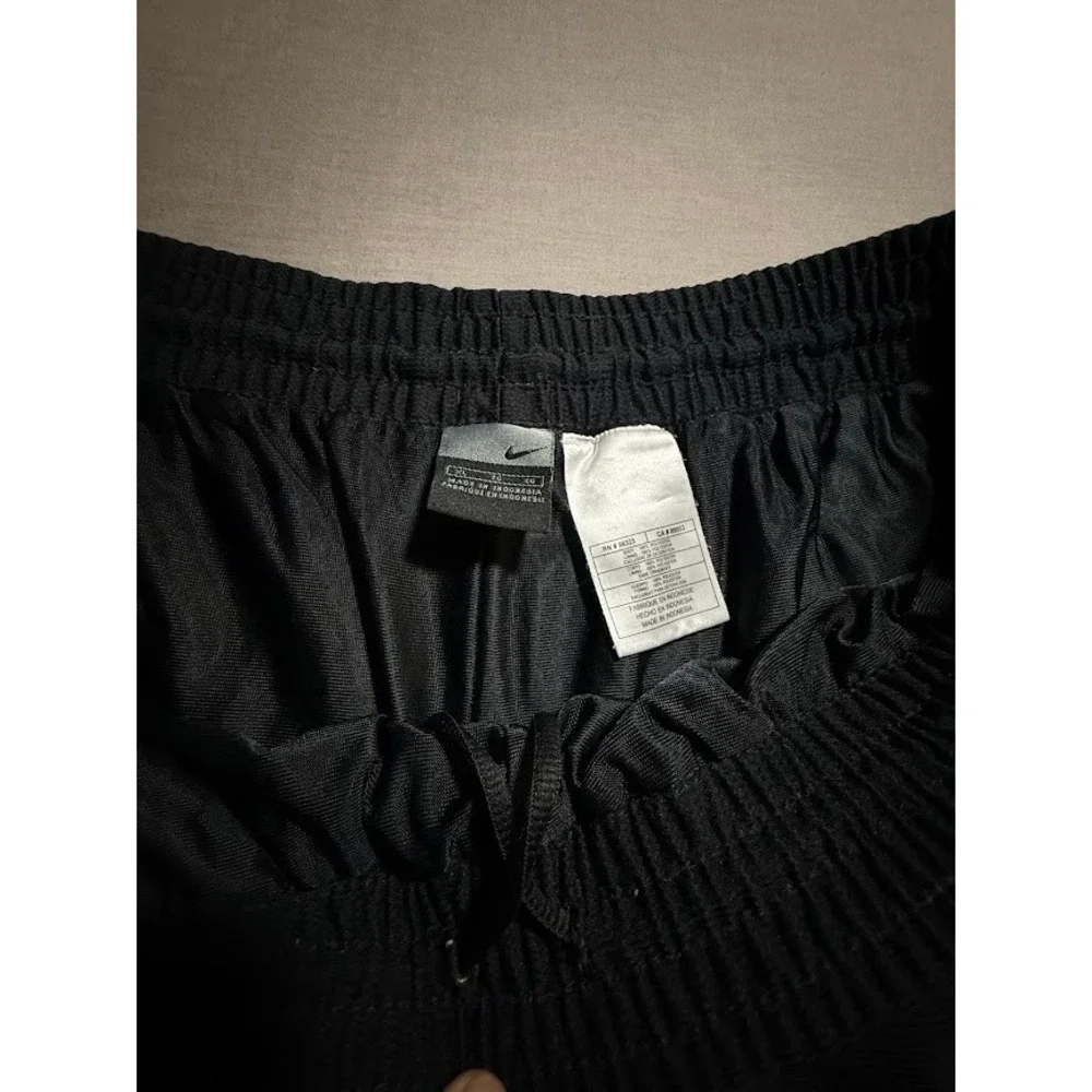 Vintage Nike Men's Black Shorts W/ Silver Stripe Gym Basketball‎ Workout 36X11.